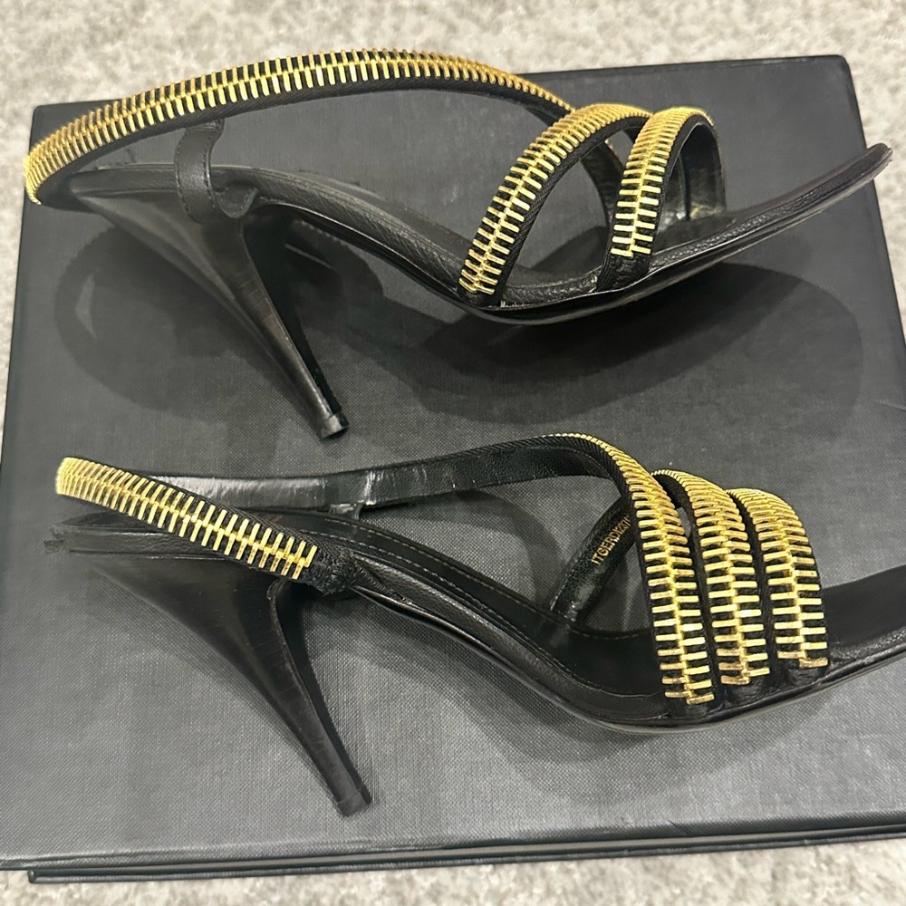 Burberry sandals! Little wear on the back - Picture 3 of 4